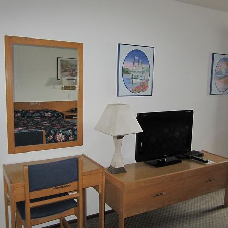 Airport Chalet Whitehorse Exterior photo