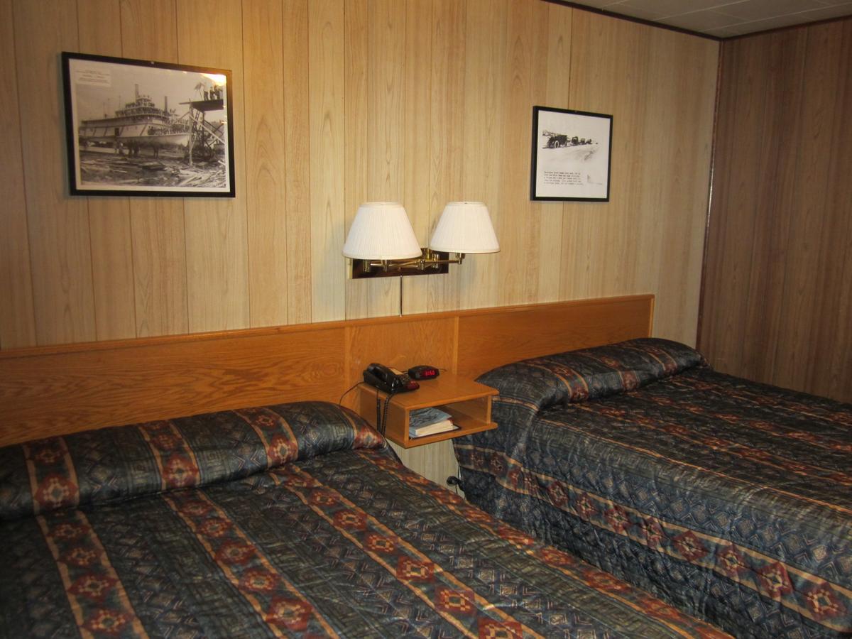Airport Chalet Whitehorse Exterior photo